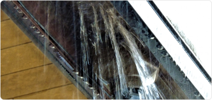 雨の日に水が溢れている